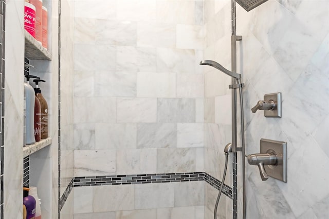 319 W Shore Dr, Kemah, TX 77565 - bathroom featuring tiled shower