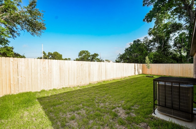 6523 Tuskegee St, Houston, TX 77091 - view of yard with cooling unit