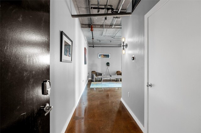 2000 Bagby St Unit 13430, Houston, TX 77002 - hallway featuring finished concrete flooring and baseboards