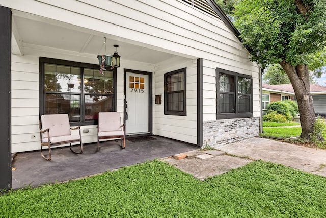 2915 Robertson St, Houston, TX 77009 - view of exterior entry with a porch and a lawn