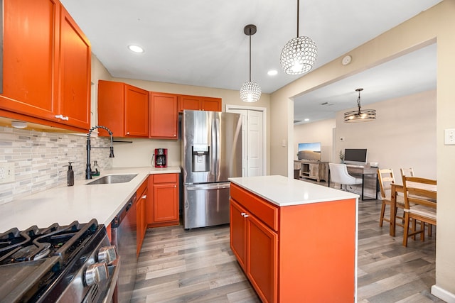 2915 Robertson St, Houston, TX 77009 - kitchen with stainless steel appliances, a sink, light wood-style floors, tasteful backsplash, and recessed lighting