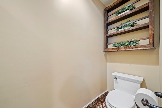 14119 Kiamesha Ct, Houston, TX 77069 - half bath featuring toilet and baseboards