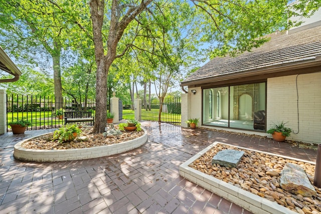 14119 Kiamesha Ct, Houston, TX 77069 - view of patio