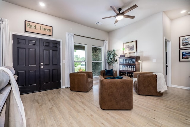 454 Cape Conroe Dr, Montgomery, TX 77356 - living room featuring light wood-style floors, a ceiling fan, baseboards, and recessed lighting