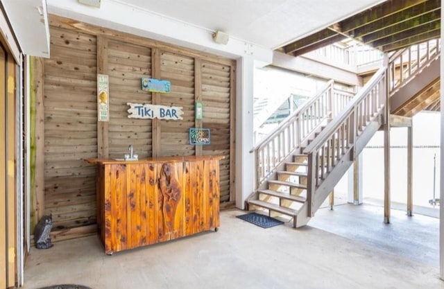 423 Hana Dr, Tiki Island, TX 77554 - reception area featuring stairs and bar area