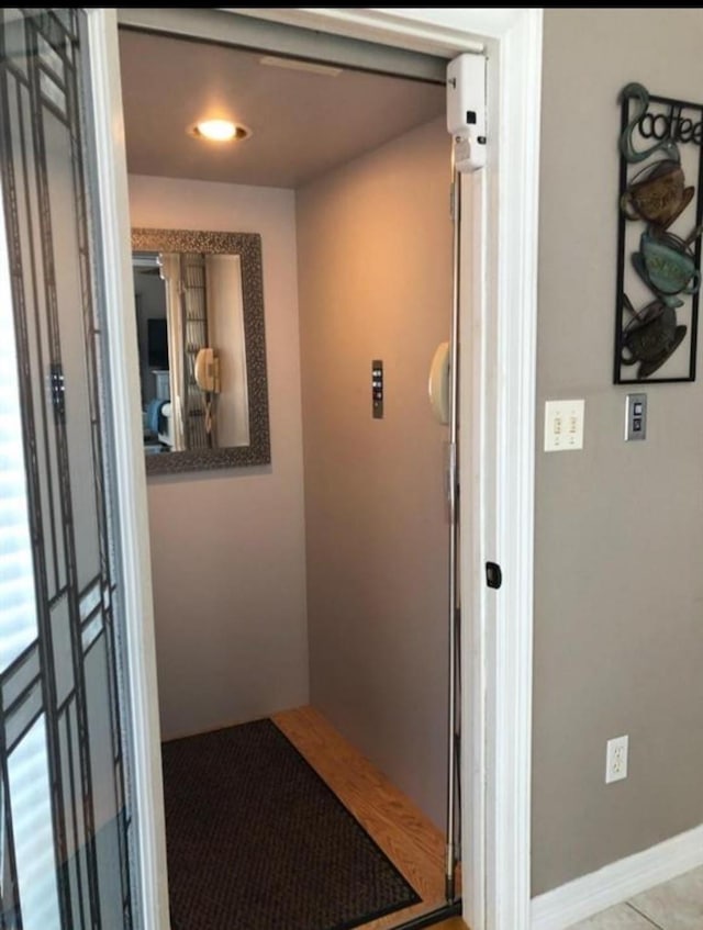 423 Hana Dr, Tiki Island, TX 77554 - hallway with recessed lighting