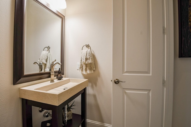 9411 Plaza Point Dr, Missouri City, TX 77459 - bathroom with vanity