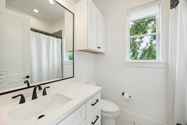 1505 Pine Chase Dr, Houston, TX 77055 - bathroom featuring vanity, toilet, curtained shower, and recessed lighting