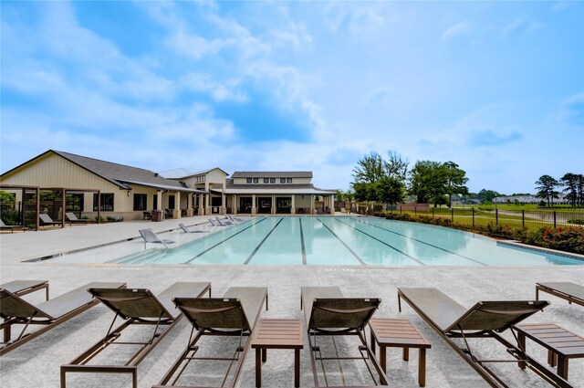 4209 Colony Pines Ln, Houston, TX 77080 - community pool with a patio area