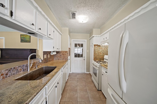5111 Halbert Dr, Pearland, TX 77581 - kitchen with white appliances, a sink, tasteful backsplash, white cabinets, and a textured ceiling
