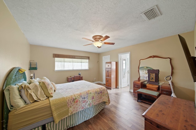 5111 Halbert Dr, Pearland, TX 77581 - bedroom featuring wood finished floors, a textured ceiling, and a ceiling fan