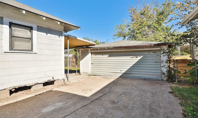 4915 Walker St, Houston, TX 77023 - view of detached garage