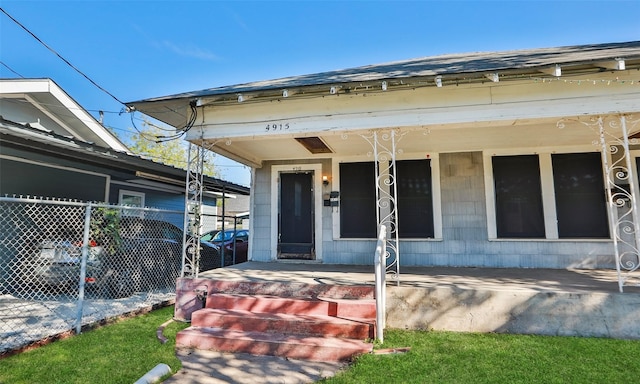4915 Walker St, Houston, TX 77023 - view of front facade featuring a porch