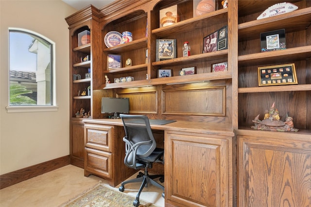 5520 Mcculloch Cir, Houston, TX 77056 - home office featuring built in desk
