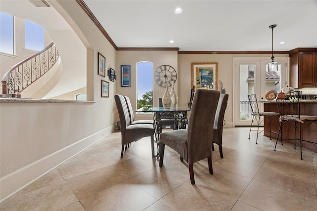 5520 Mcculloch Cir, Houston, TX 77056 - dining space featuring plenty of natural light, baseboards, crown molding, recessed lighting, and arched walkways