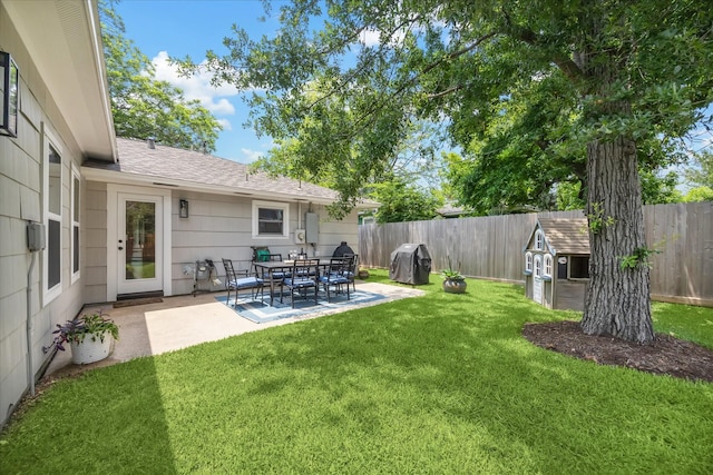 810 Nashua St, Houston, TX 77008 - view of yard with a patio