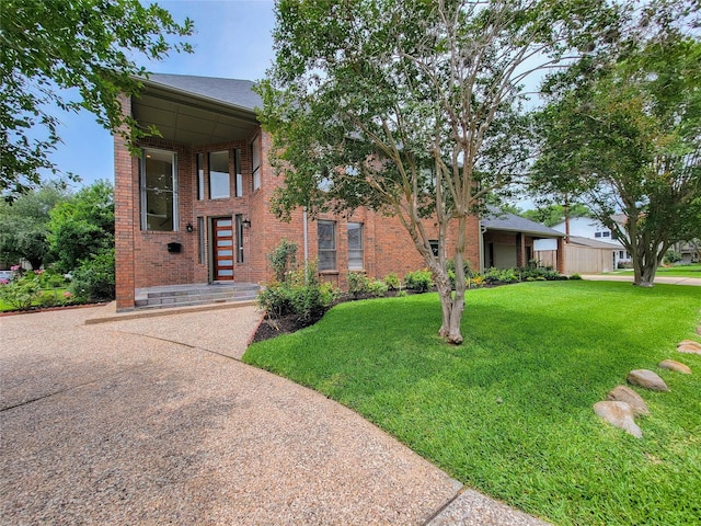 4900 Willow St, Bellaire, TX 77401 - view of front facade featuring brick siding and a front lawn
