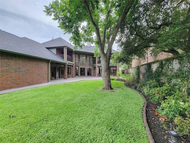 4900 Willow St, Bellaire, TX 77401 - view of yard featuring a patio