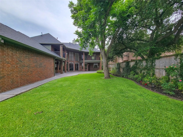 4900 Willow St, Bellaire, TX 77401 - view of yard featuring a patio area