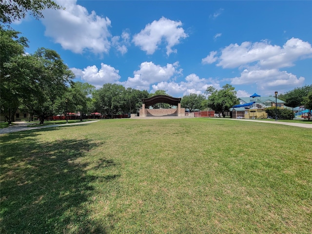 4900 Willow St, Bellaire, TX 77401 - view of green lawn