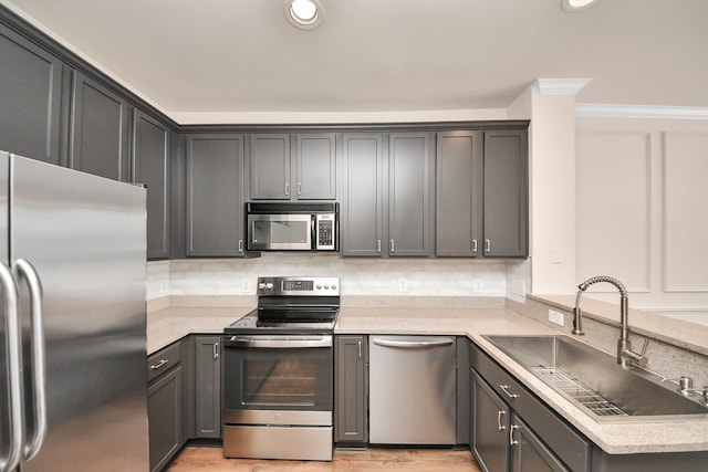 3001 Murworth Dr Unit 103, Houston, TX 77025 - kitchen with stainless steel appliances, a sink, light countertops, decorative backsplash, and ornamental molding