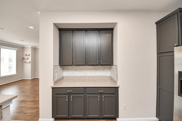 3001 Murworth Dr Unit 103, Houston, TX 77025 - kitchen featuring tasteful backsplash, wood finished floors, ornamental molding, baseboards, and recessed lighting