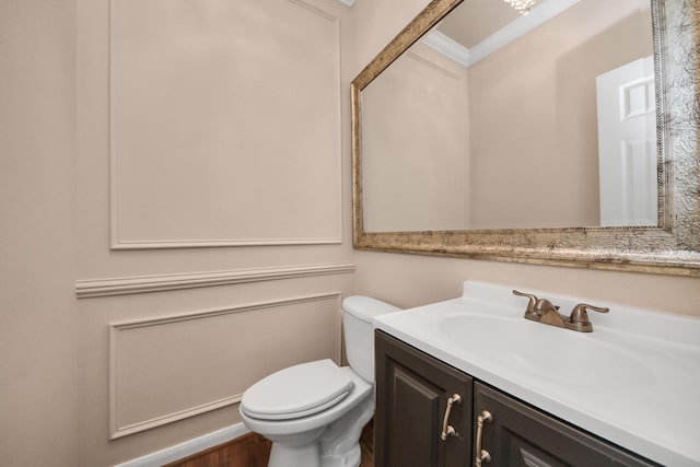 3001 Murworth Dr Unit 103, Houston, TX 77025 - half bath featuring vanity, toilet, crown molding, and wood finished floors