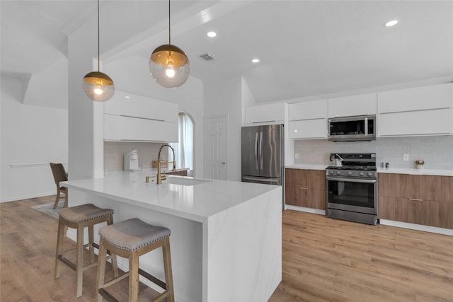 18327 Marlin Waters Dr, Humble, TX 77346 - kitchen with stainless steel appliances, a sink, modern cabinets, backsplash, and recessed lighting