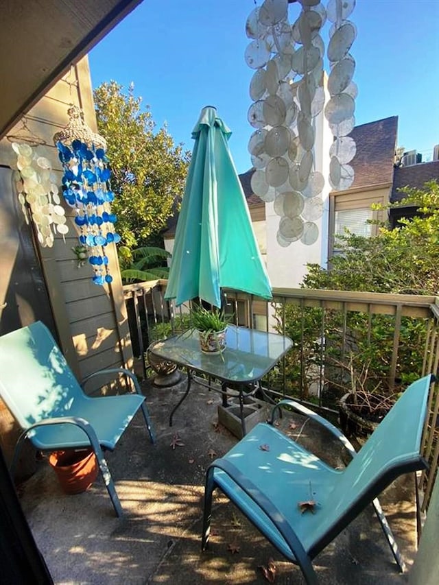 10049 Westpark Dr Unit 136, Houston, TX 77042 - view of patio featuring a balcony