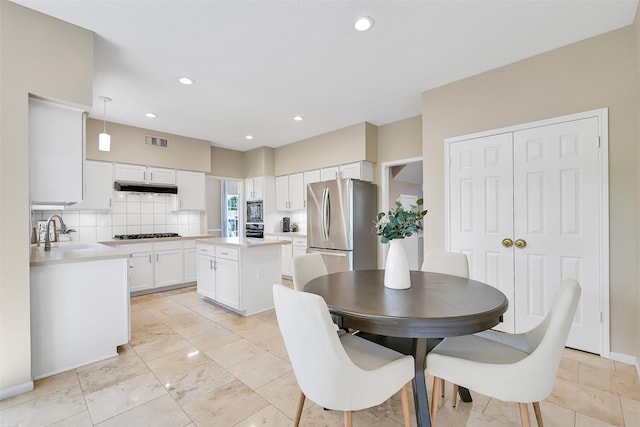 1805 Twin Oaks St, Friendswood, TX 77546 - dining room with recessed lighting