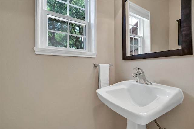 1805 Twin Oaks St, Friendswood, TX 77546 - bathroom with a sink