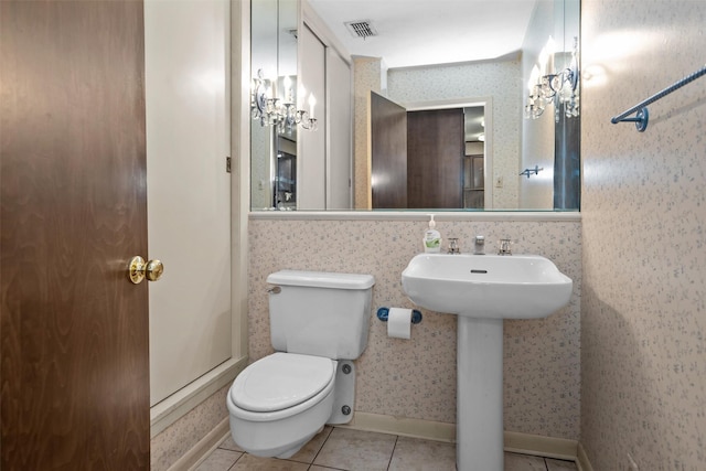 103 N Gordon Dr, Crockett, TX 75835 - bathroom with tile patterned flooring, toilet, baseboards, and wallpapered walls