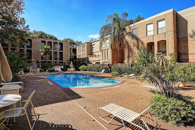 4631 Wild Indigo St Unit 575, Houston, TX 77027 - community pool with a patio area