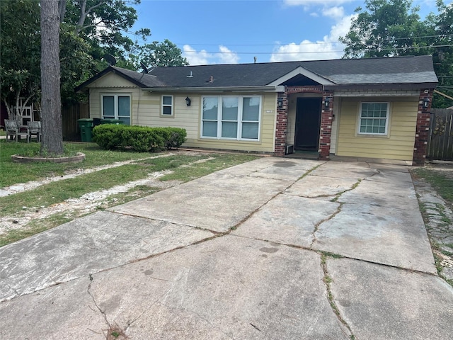 6402 Belarbor St, Houston, TX 77087 - single story home with concrete driveway
