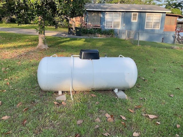 530 Sherwood Forest Dr W, Ivanhoe, TX 75979 - exterior view of heating fuel tank