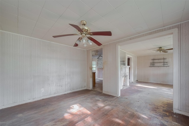 13326 Sundale Rd, Houston, TX 77038 - spare room featuring wood finished floors, ceiling fan, and baseboards