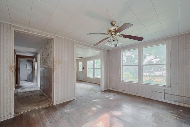 13326 Sundale Rd, Houston, TX 77038 - unfurnished room with hardwood / wood-style floors, wallpapered walls, ceiling fan, and baseboards