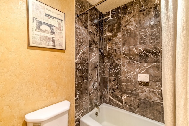 5200 Weslayan St Unit 108, Houston, TX 77005 - bathroom featuring a textured wall, toilet, and shower / tub combo with curtain