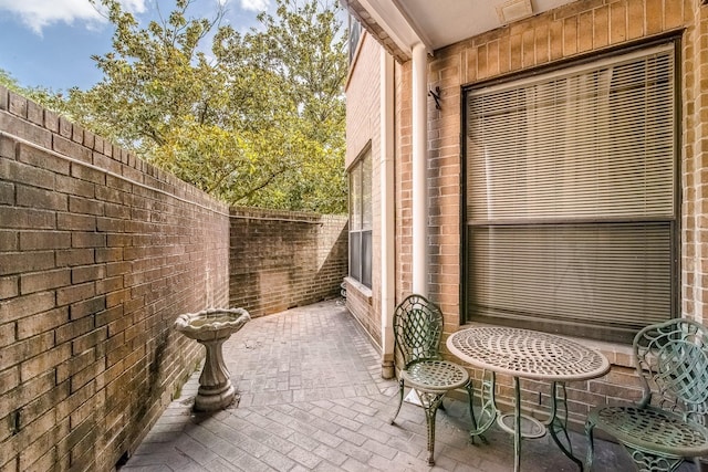 5200 Weslayan St Unit 108, Houston, TX 77005 - fenced backyard featuring a patio area