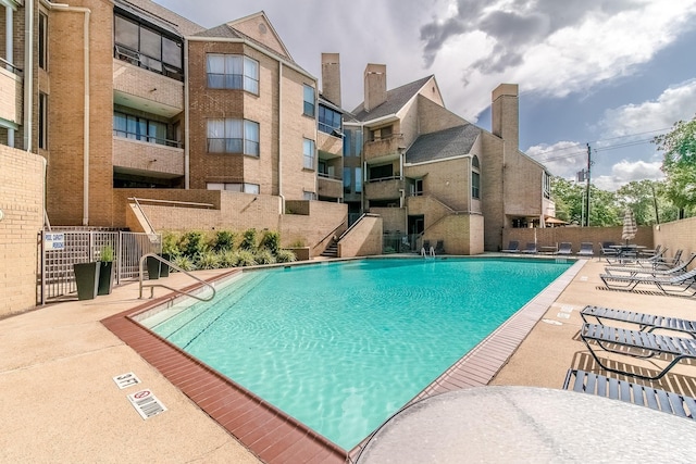 5200 Weslayan St Unit 108, Houston, TX 77005 - community pool with a patio area