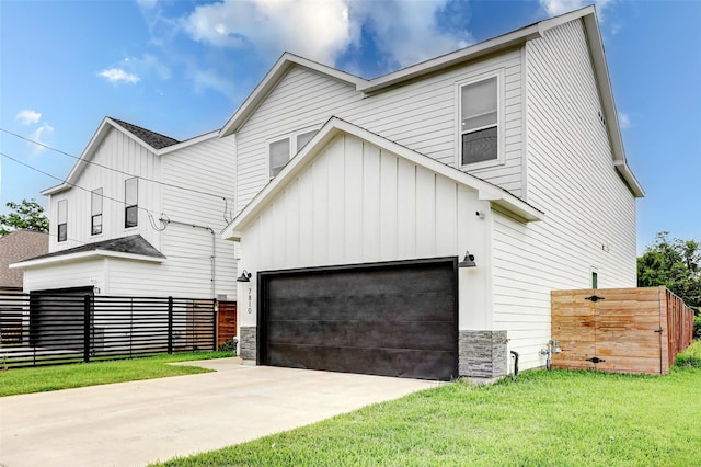 7810 Kenton St, Houston, TX 77028 - view of side of property featuring board and batten siding