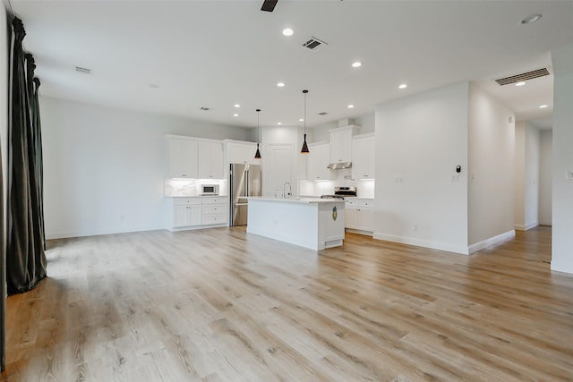 7810 Kenton St, Houston, TX 77028 - unfurnished living room featuring light wood-type flooring, baseboards, and recessed lighting