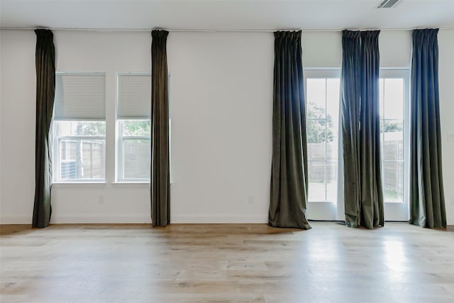 7810 Kenton St, Houston, TX 77028 - unfurnished room featuring healthy amount of natural light, light wood-style floors, and baseboards
