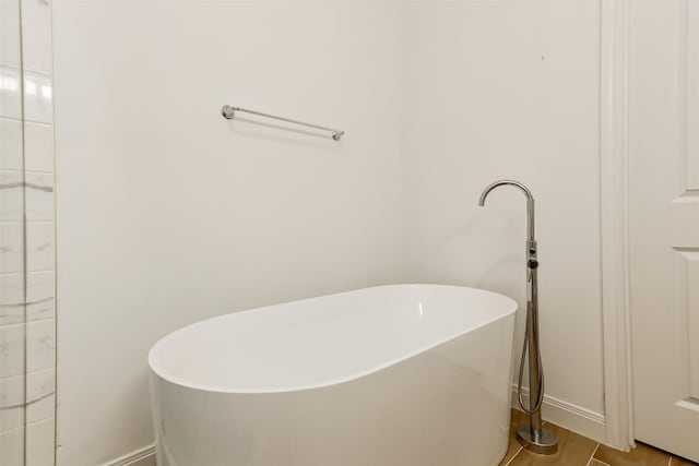7810 Kenton St, Houston, TX 77028 - full bath with a soaking tub and baseboards