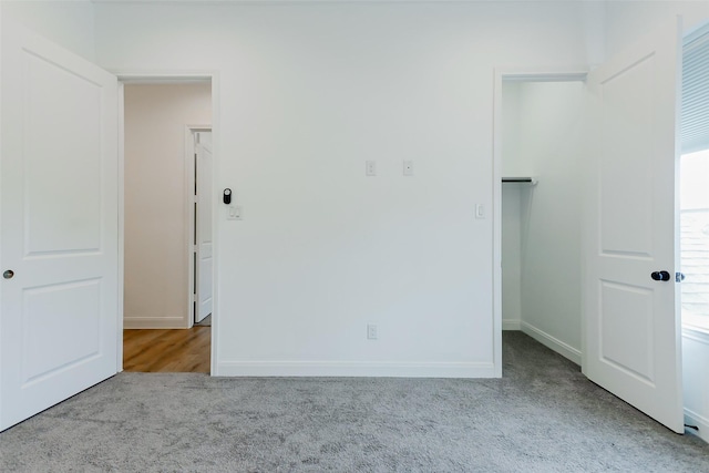 7810 Kenton St, Houston, TX 77028 - unfurnished bedroom featuring carpet flooring, a walk in closet, a closet, and baseboards