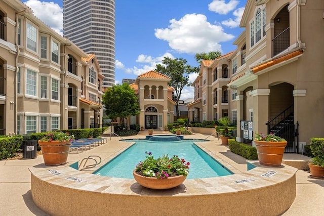 3231 Allen Pkwy Unit 6205, Houston, TX 77019 - view of community pool