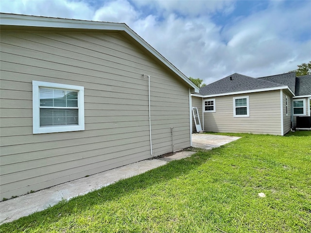 527 W 4th St, Freeport, TX 77541 - view of side of home featuring a patio area and a yard