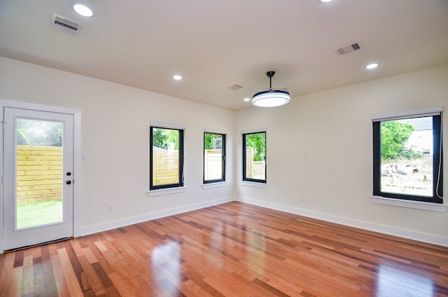 3626 Dreyfus St, Houston, TX 77021 - unfurnished room featuring light wood-type flooring, baseboards, and recessed lighting