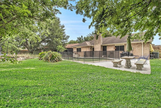 7914 Woodsman Trl, Houston, TX 77040 - view of yard with a patio area