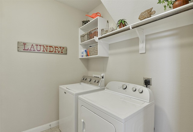 13705 Northline Lake Dr, Houston, TX 77044 - laundry room featuring washing machine and dryer